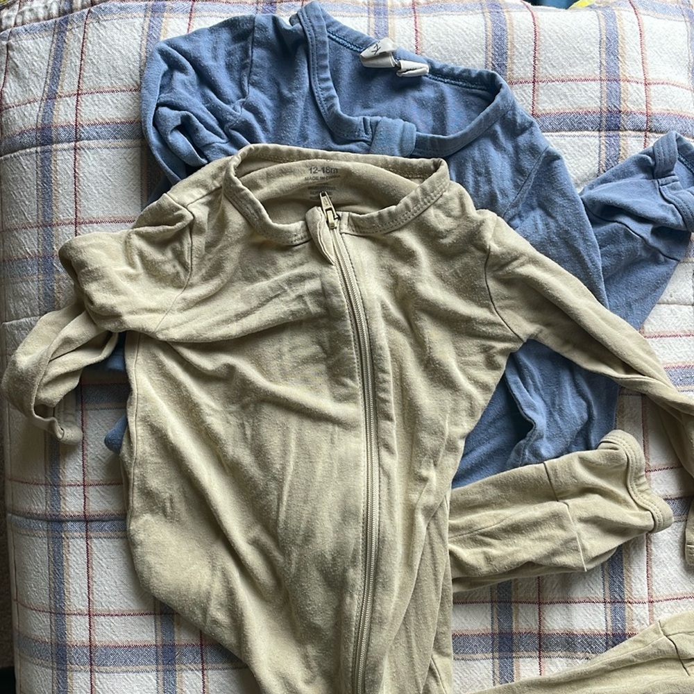 Set of two Kyte baby zip-up romper pajamas 12-18 months